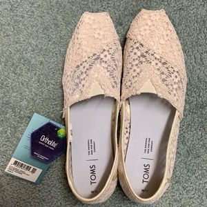 NWT Toms Women Classic Natural Floral Lace